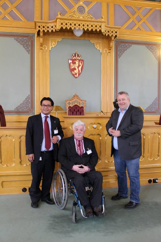 Dr. Glenn Agung Hole facilitating an official meeting at the Norwegian Parliament (Stortinget) between the Ukrainian Association of Disabled People and Mr. Bård Hoksrud