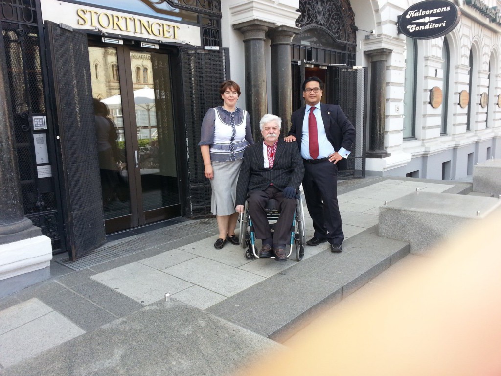 Dr. Glenn Agung Hole facilitating an official meeting at the Norwegian Parliament (Stortinget) between the Ukrainian Association of Disabled People and Mr. Bård Hoksrud