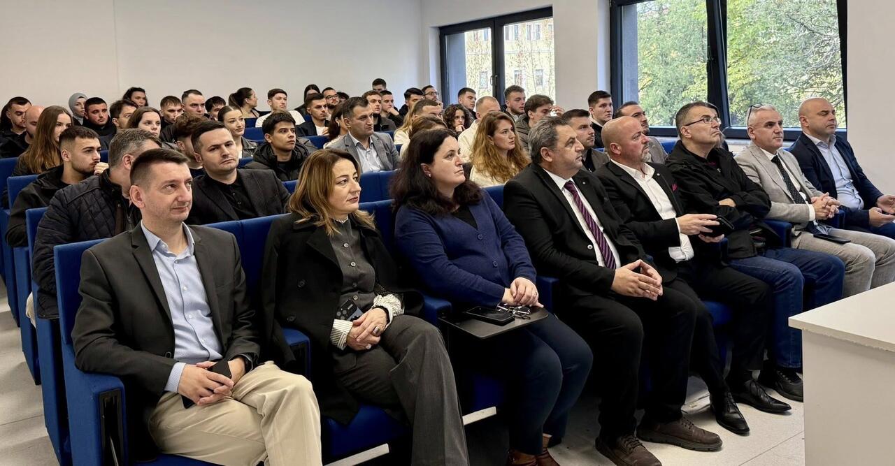 Audience of students and staff at the guest lecture at Mother Teresa University