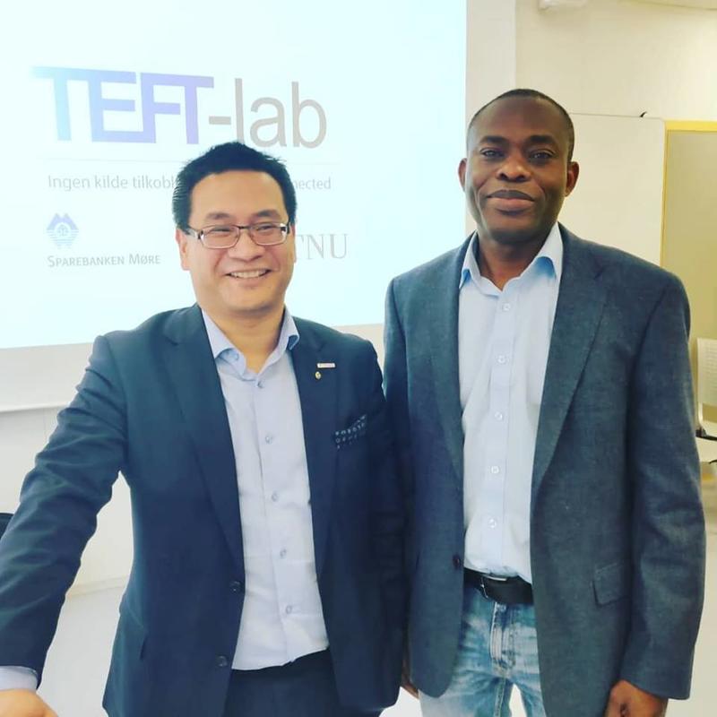 Dr. Glenn Agung Hole delivering a guest lecture on environmental management at NTNU Ålesund